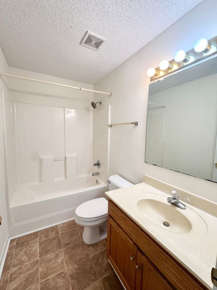 1100 Pine St #B - Photo 6 of 19