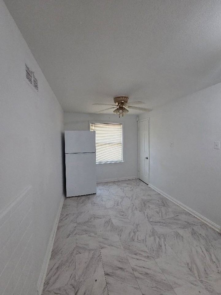 1816 N Hanley Rd - Photo 4 of 12