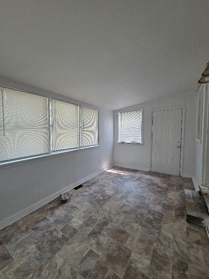 1816 N Hanley Rd - Photo 6 of 12