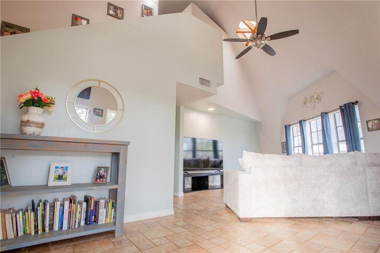 828 Stacie St - Photo 4 of 13