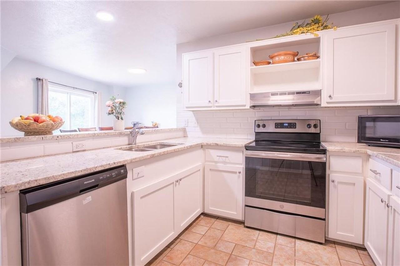 828 Stacie St - Photo 2 of 13