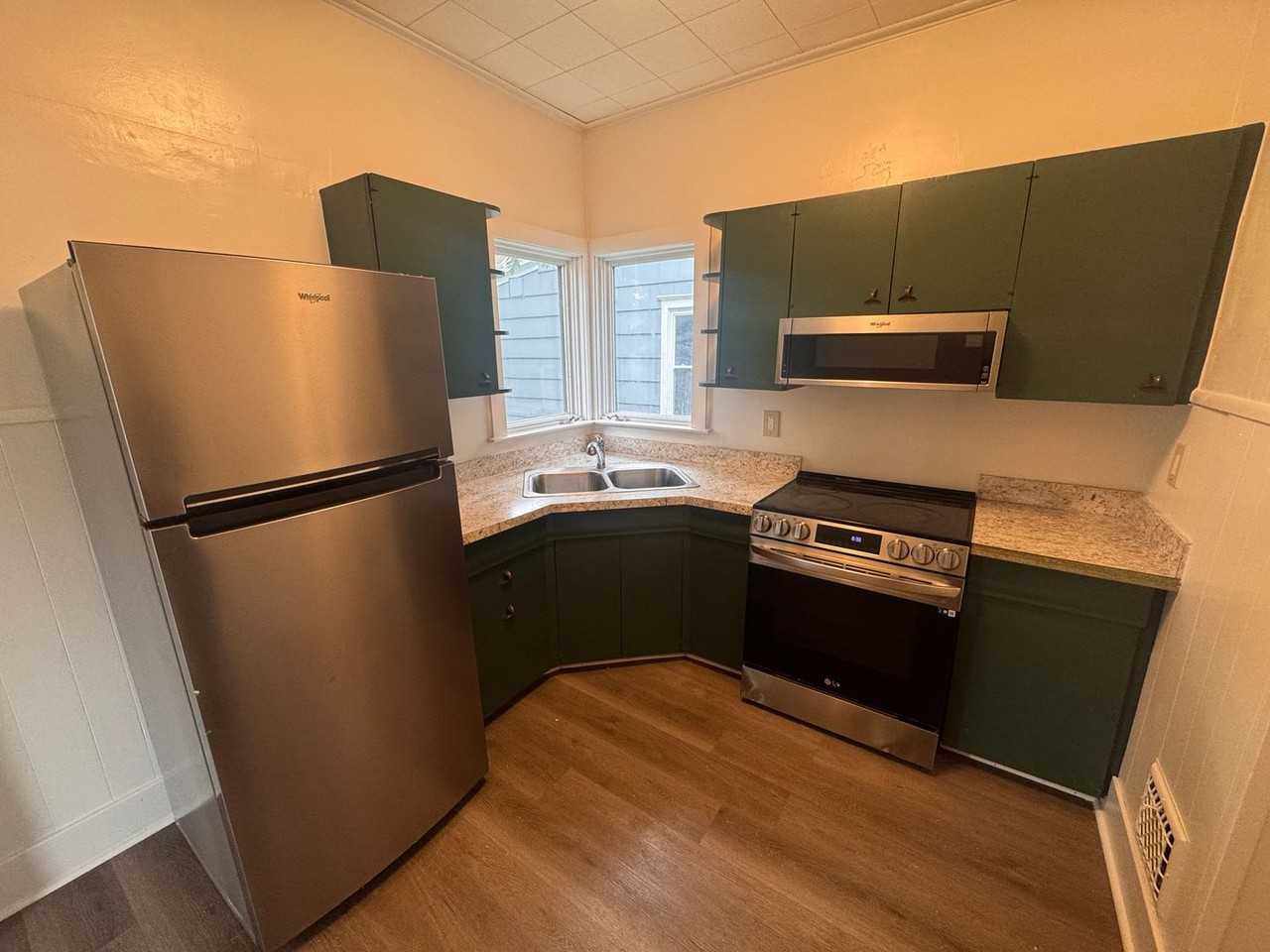 628 W Thomas St - Photo 6 of 24