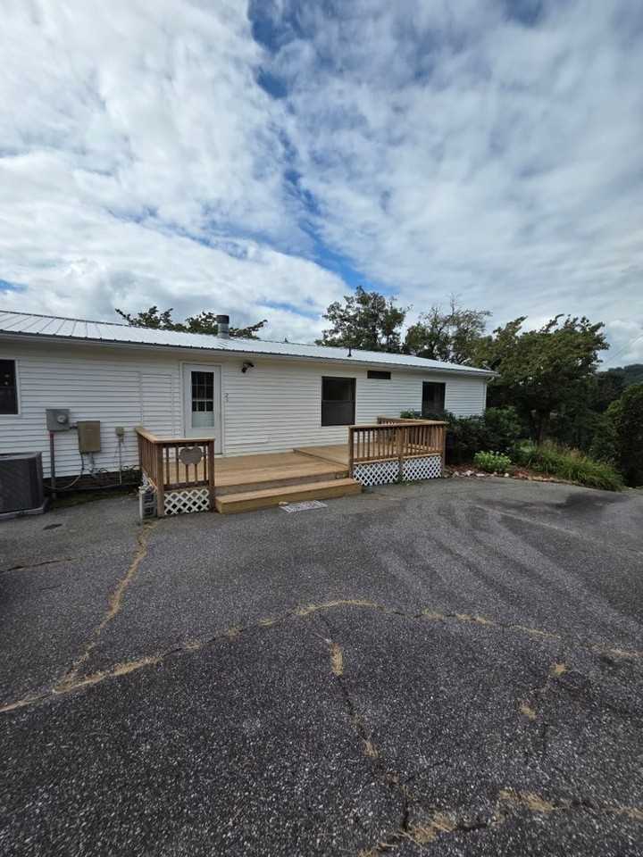 83 Sandlin Rd - Photo 2 of 20