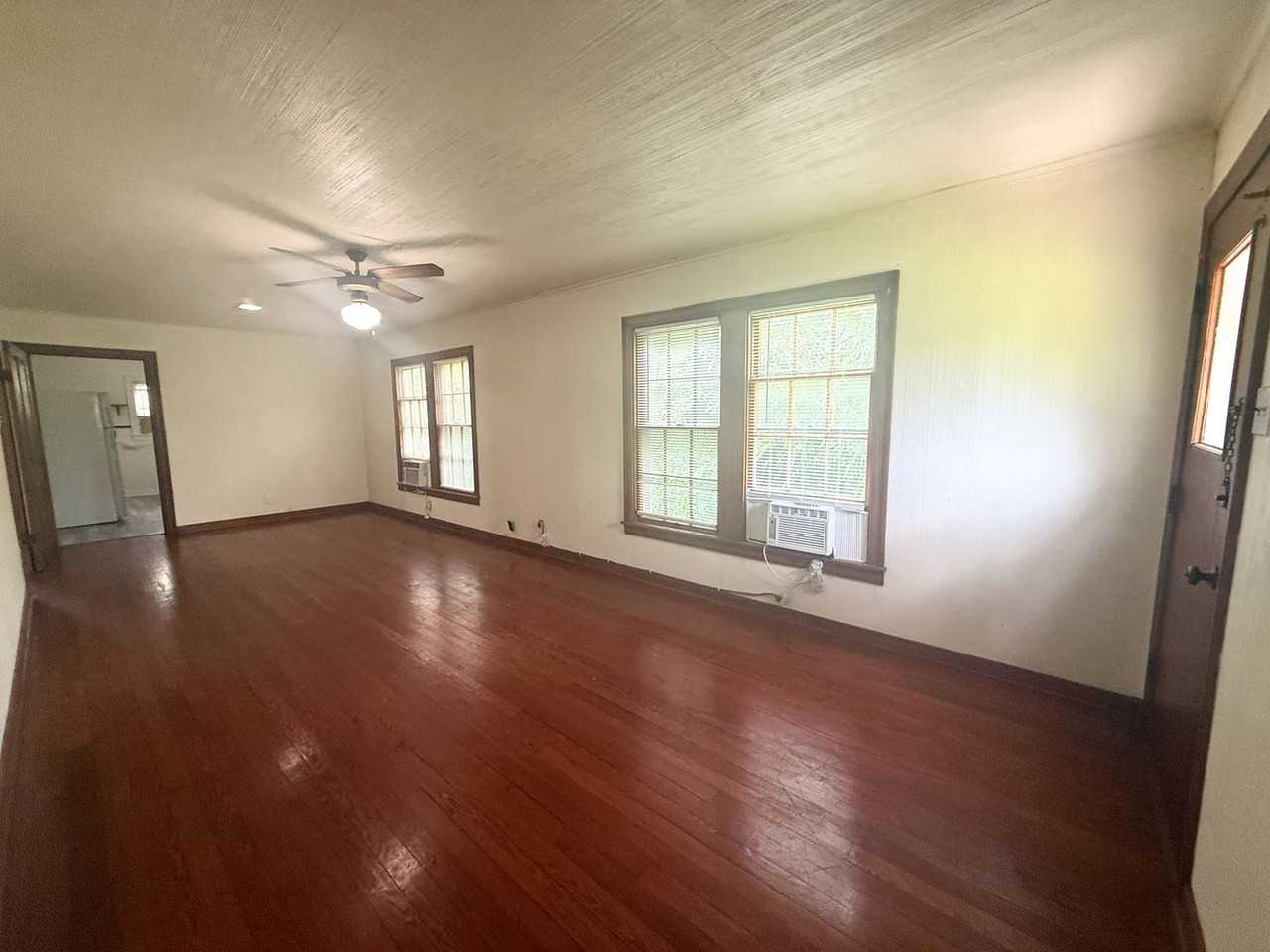1315 1/2 8th St - Photo 3 of 16