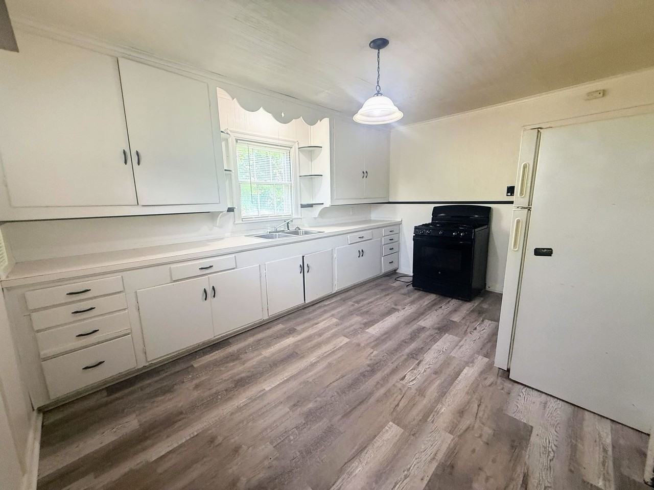 1315 1/2 8th St - Photo 6 of 16