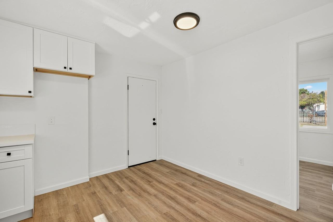 1023 W Congress St - Photo 2 of 24