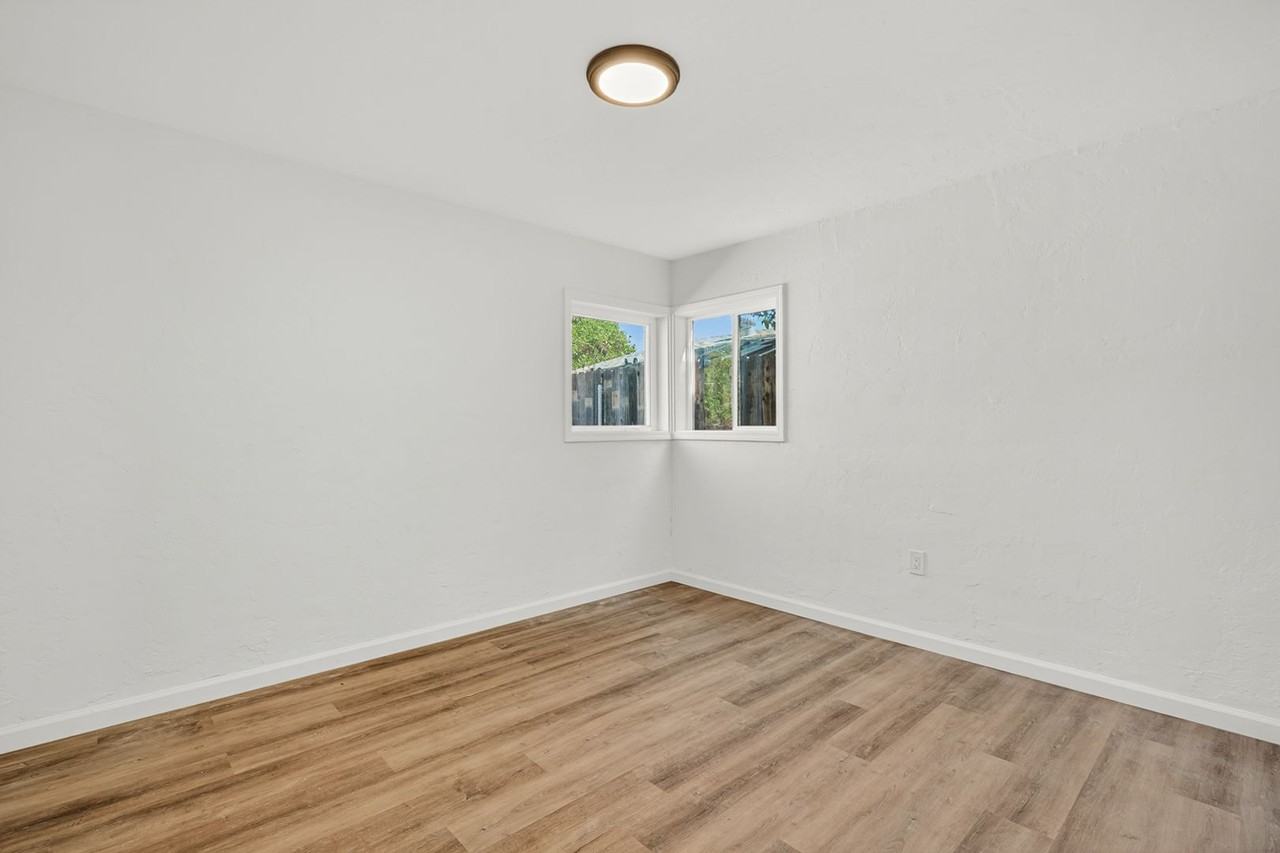 1023 W Congress St - Photo 3 of 24