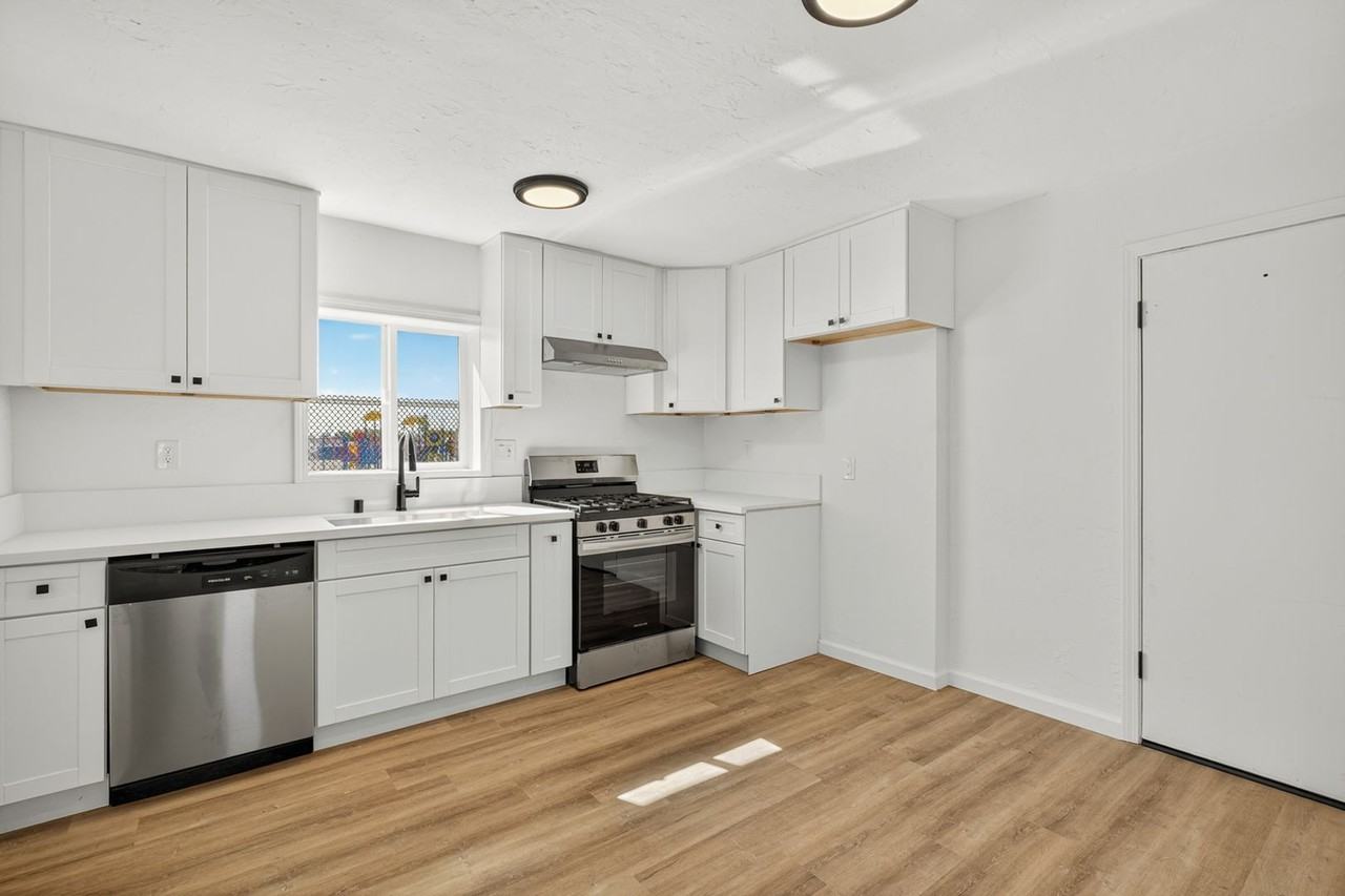1023 W Congress St - Photo 7 of 24