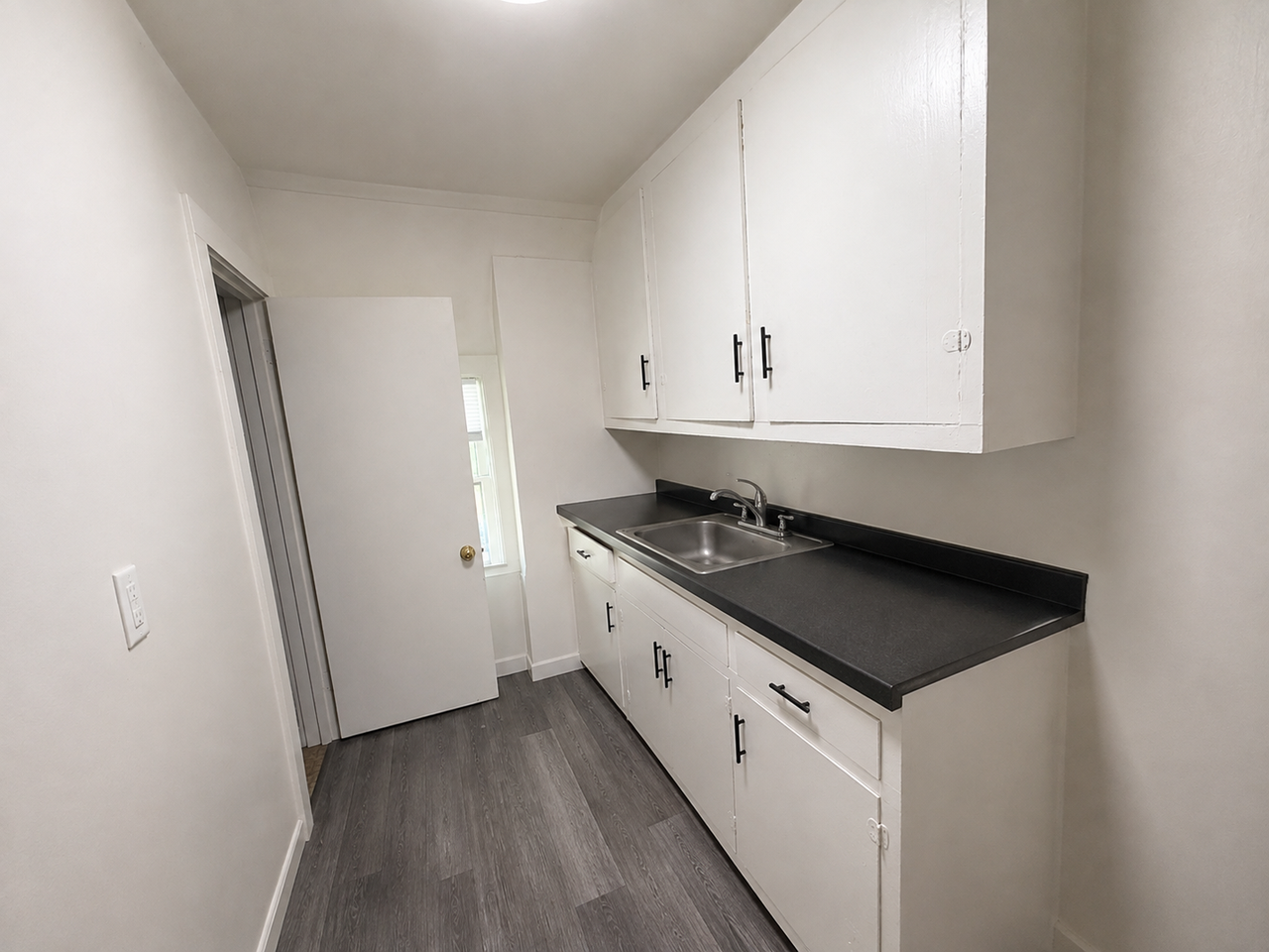 1112 Wisconsin Ave - Photo 2 of 14