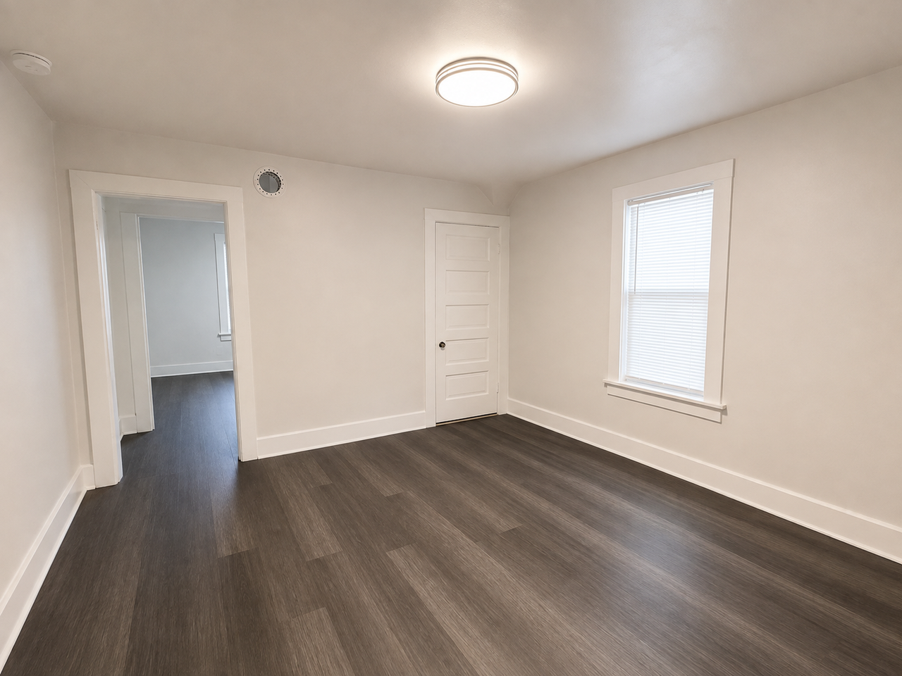 1112 Wisconsin Ave - Photo 7 of 14