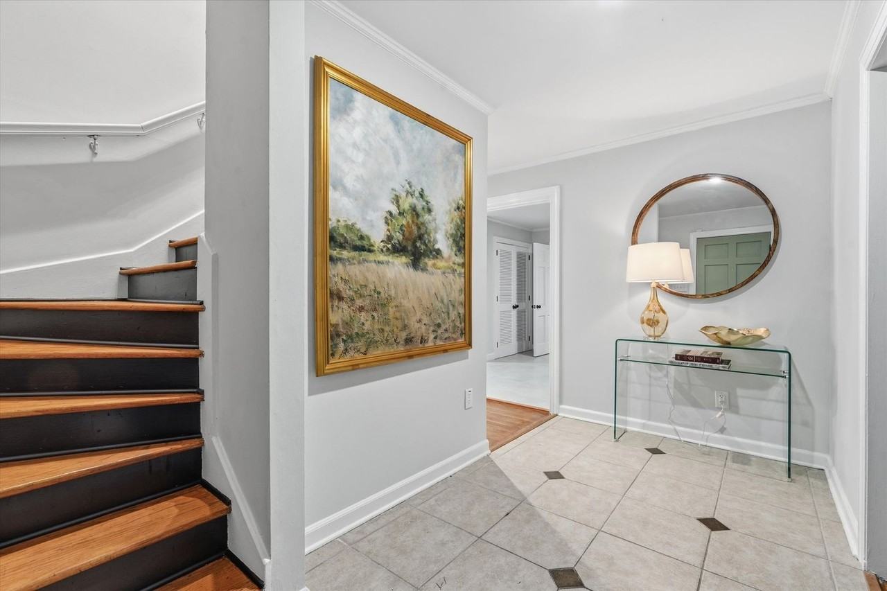 506 Shadow Ln - Photo 2 of 16