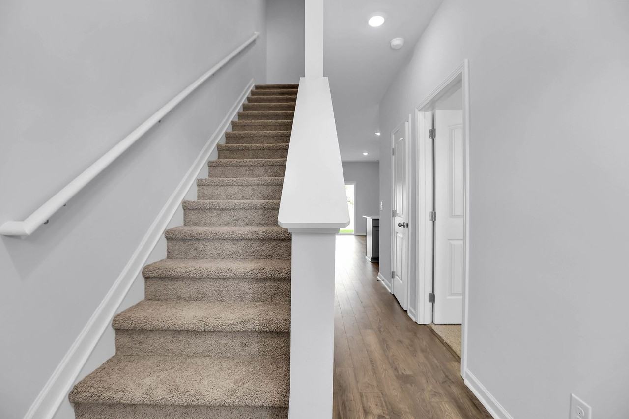 719 Ashbrook Dr - Photo 3 of 40