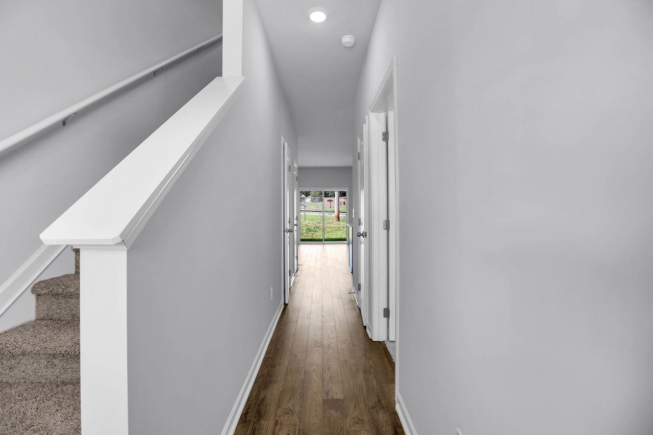719 Ashbrook Dr - Photo 4 of 40