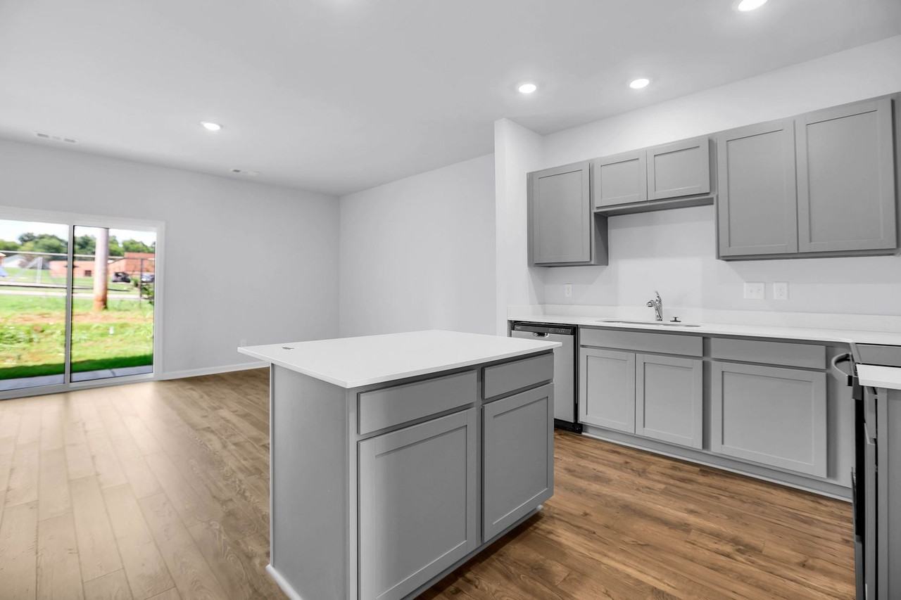 719 Ashbrook Dr - Photo 5 of 40