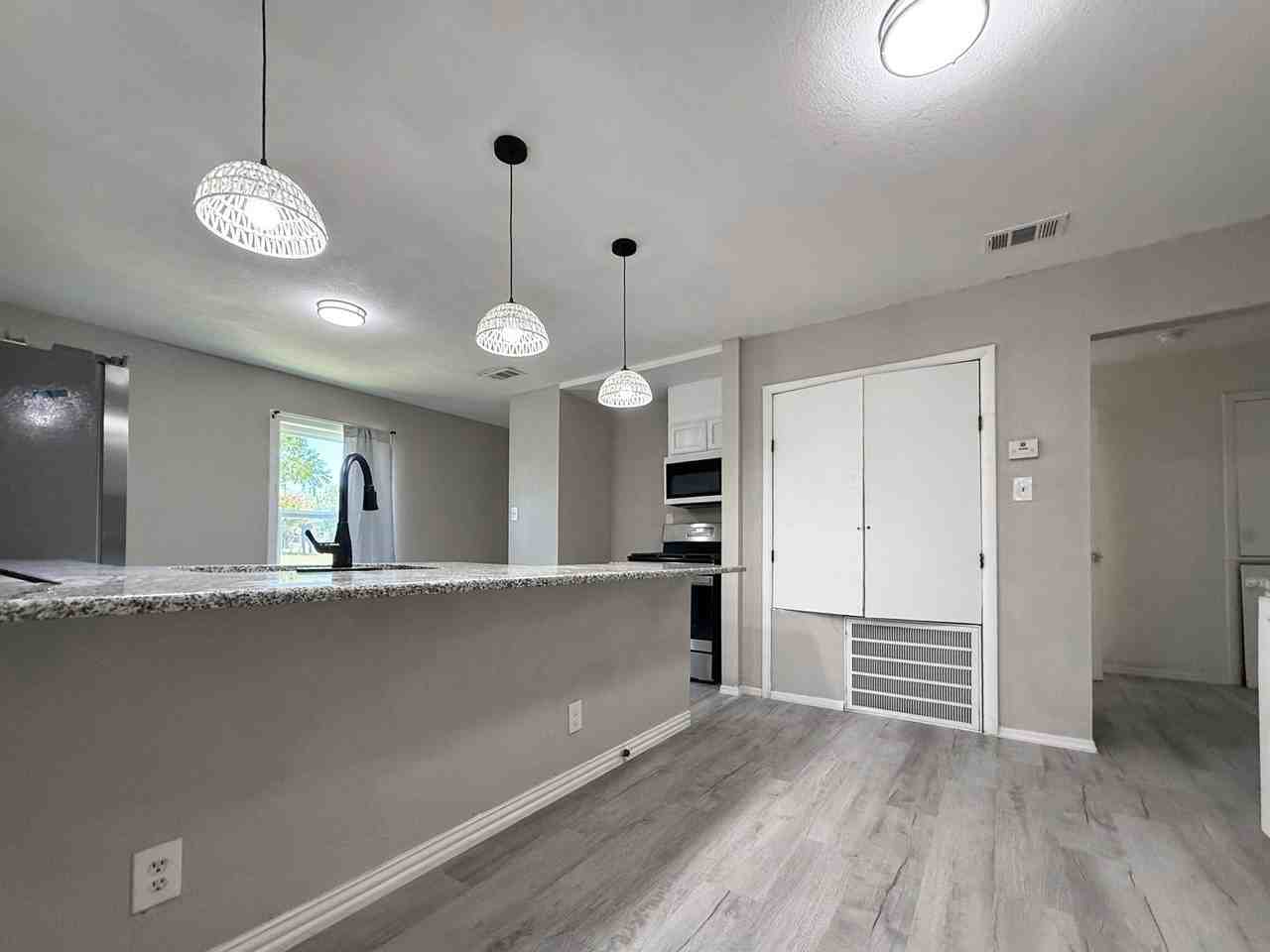 W Felix St - Photo 6 of 13
