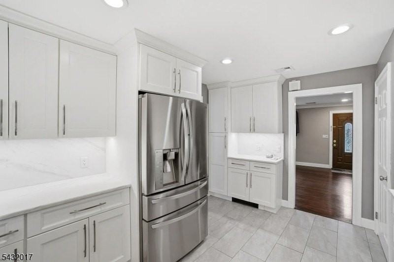 43 Oakland Ave - Photo 5 of 31