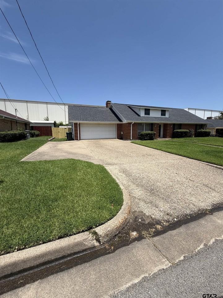 1311 Larkspur Ln - Photo 2 of 19