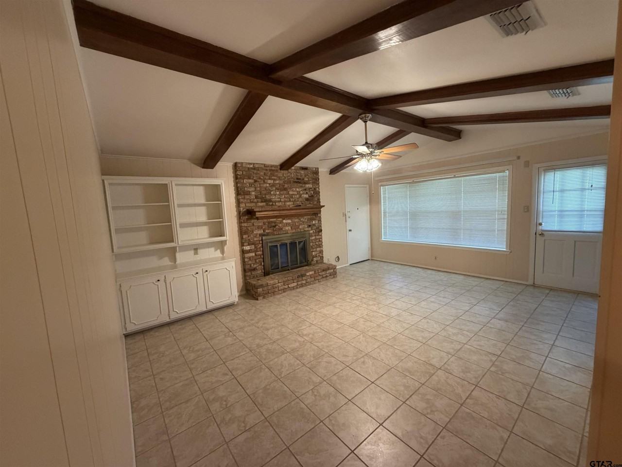 1311 Larkspur Ln - Photo 4 of 19