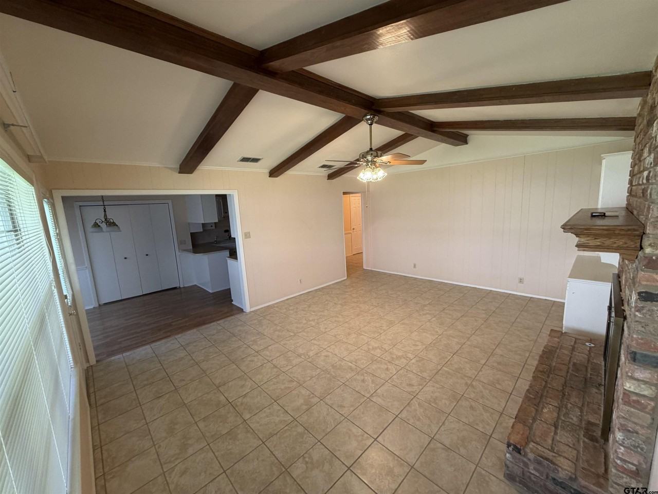 1311 Larkspur Ln - Photo 5 of 19