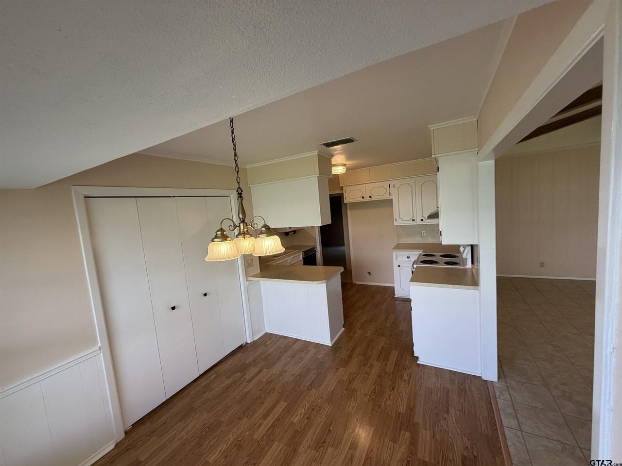 1311 Larkspur Ln - Photo 6 of 19