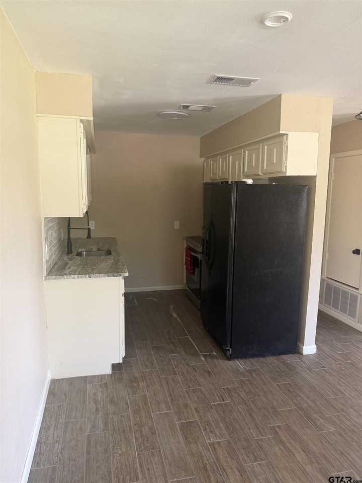 1728 Susan Dr - Photo 4 of 14