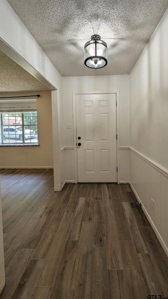 4616 Commanche Trl - Photo 2 of 13