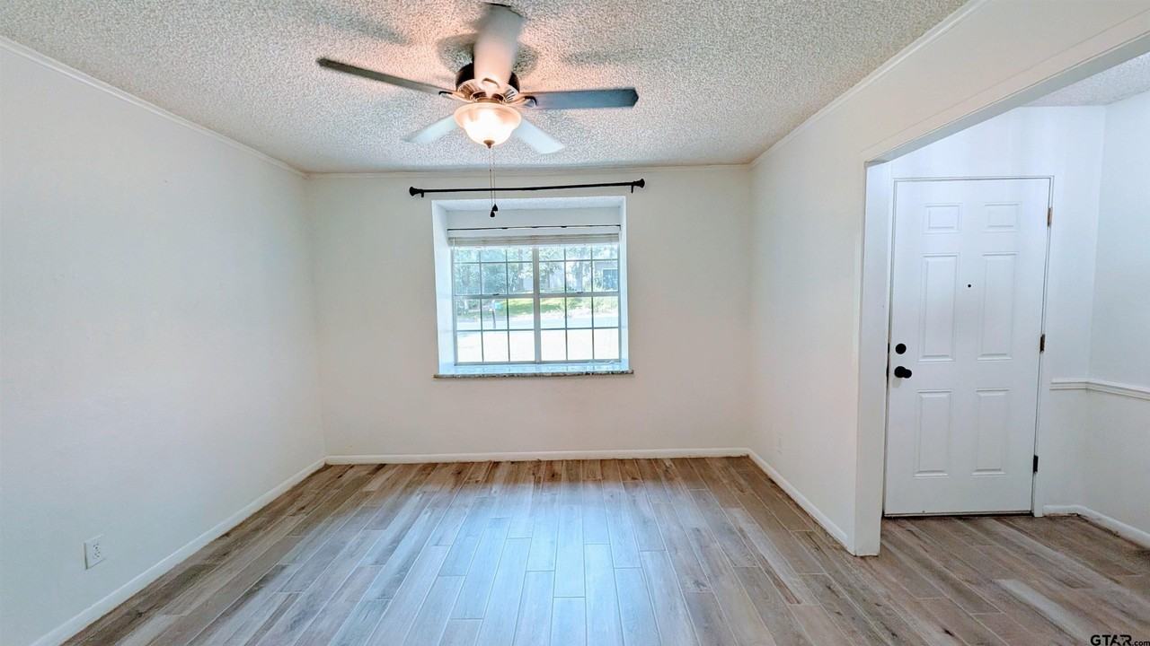 4616 Commanche Trl - Photo 5 of 13
