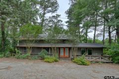216 Pinewood Ln - Photo 1 of 1