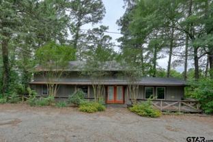 216 Pinewood Ln - Photo 1 of 1