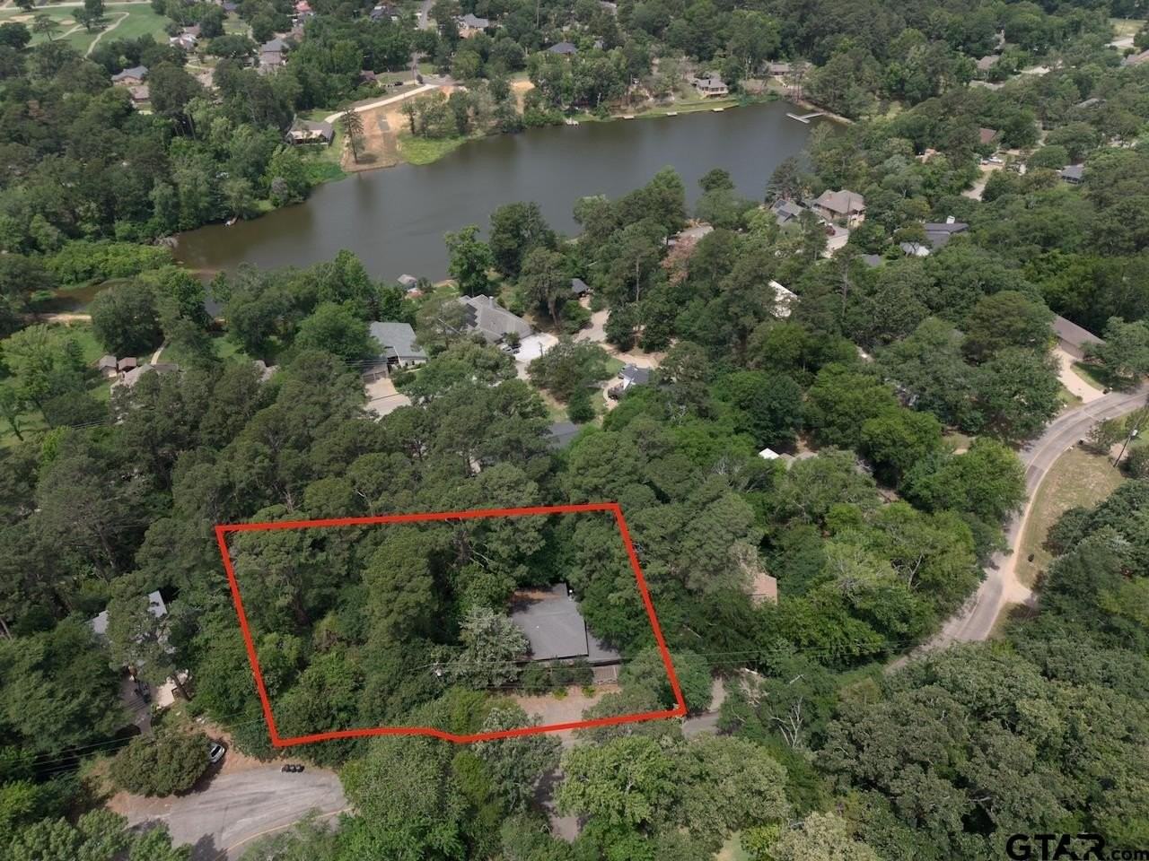 216 Pinewood Ln - Photo 3 of 47