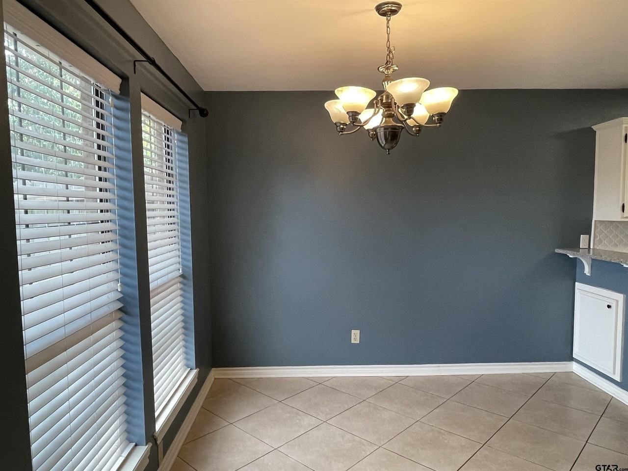 953 Creekside Dr - Photo 4 of 17