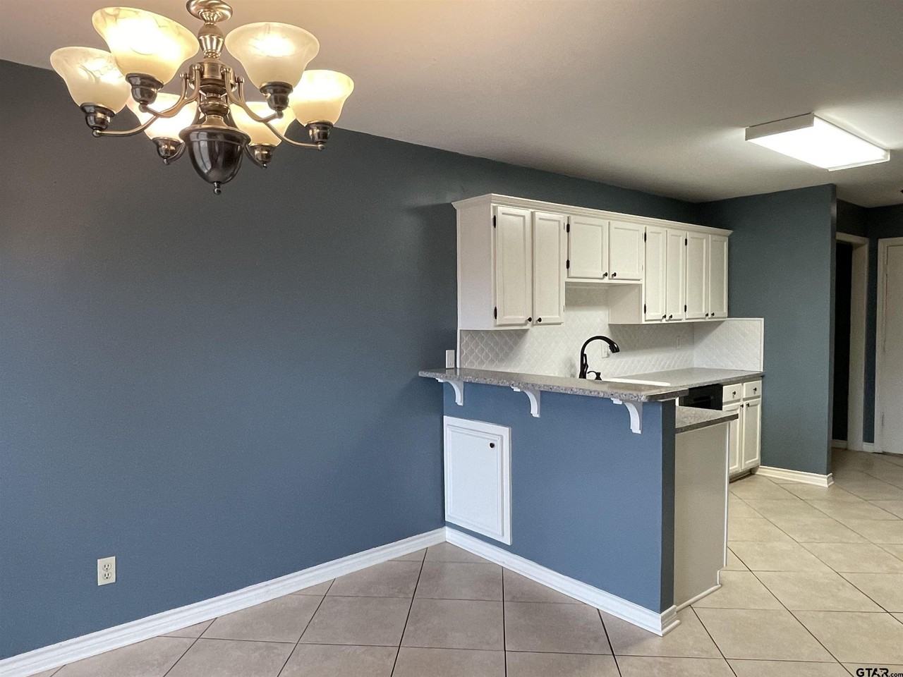953 Creekside Dr - Photo 5 of 17