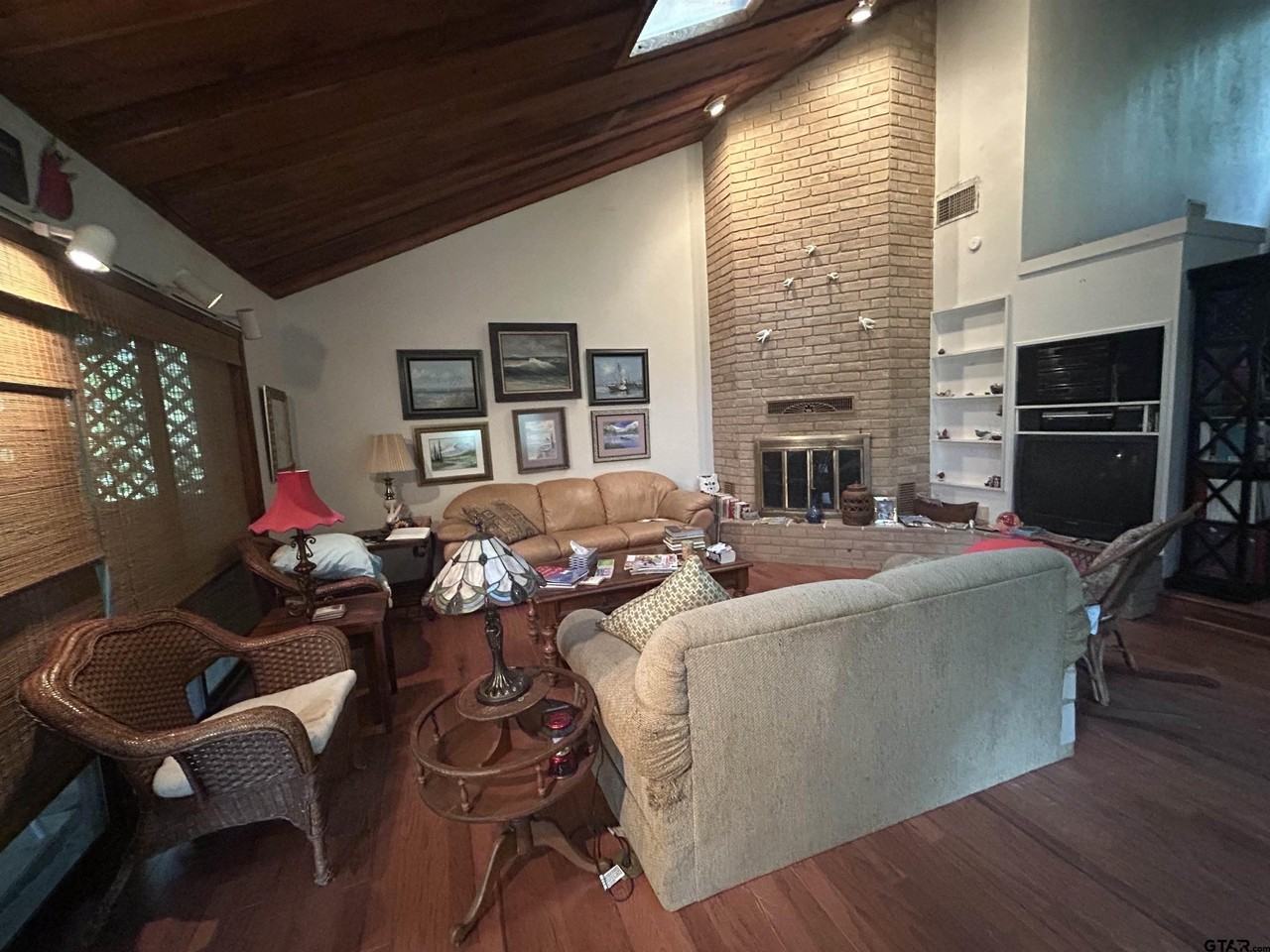 23549 Greenwood Trl - Photo 3 of 18