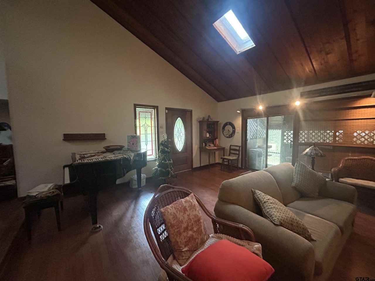 23549 Greenwood Trl - Photo 4 of 18