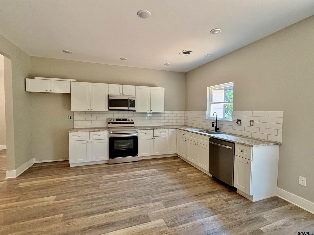 682 El Paso Dr - Photo 3 of 17
