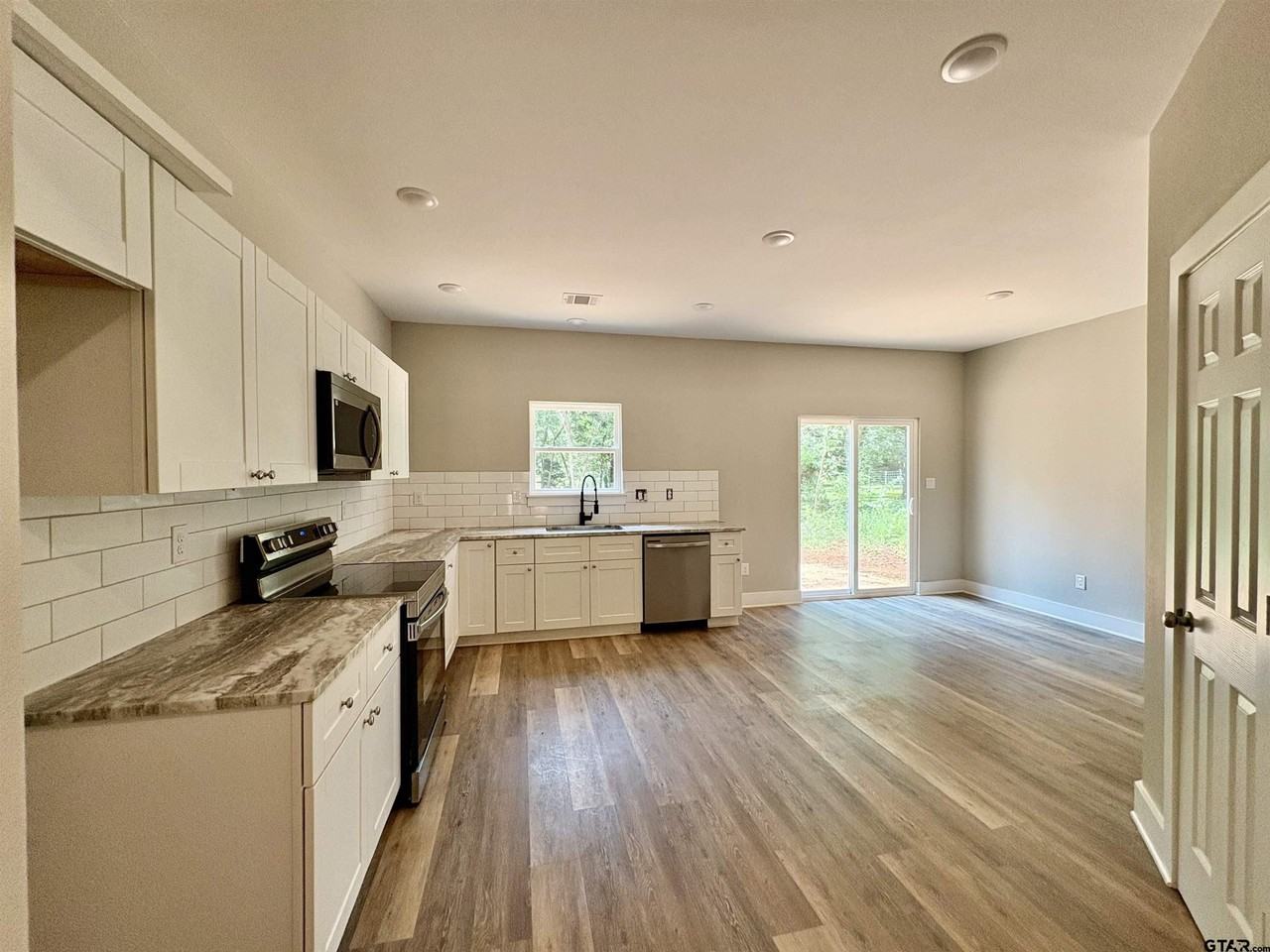 682 El Paso Dr - Photo 4 of 17