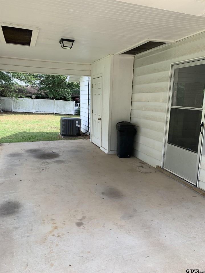 279 E Ayers St - Photo 5 of 17