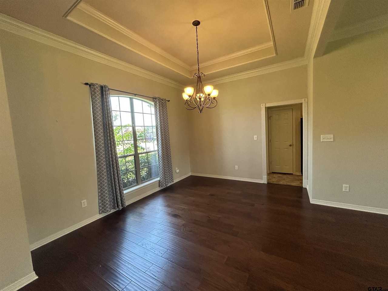 518 Susie St - Photo 5 of 42