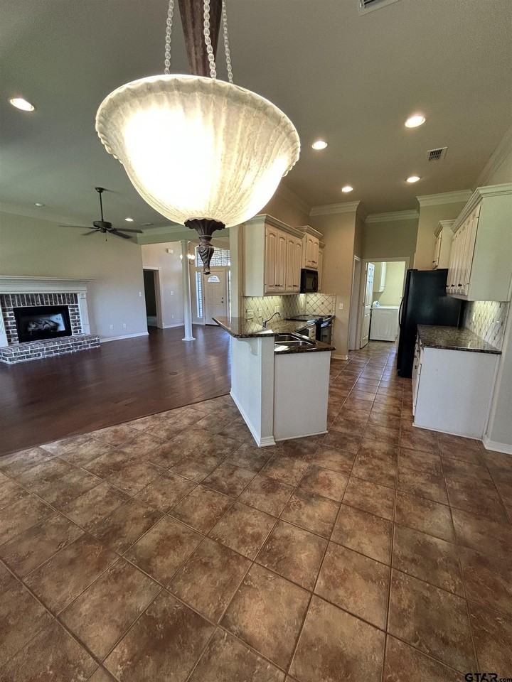 518 Susie St - Photo 6 of 42