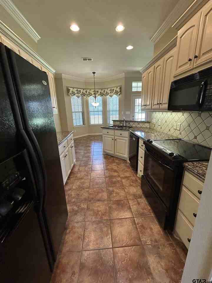 518 Susie St - Photo 7 of 42