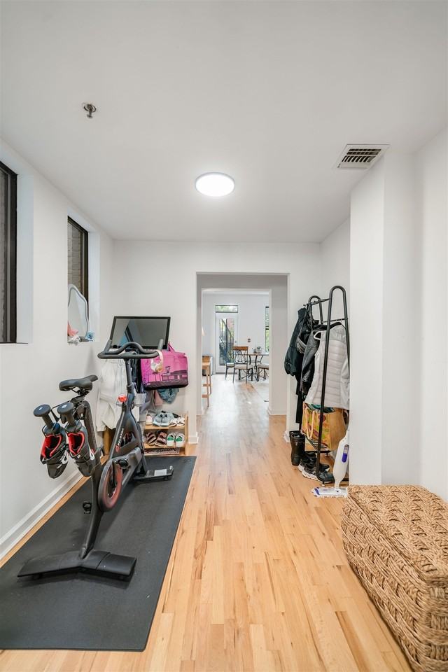 830 Hudson St #4 - Photo 7 of 13