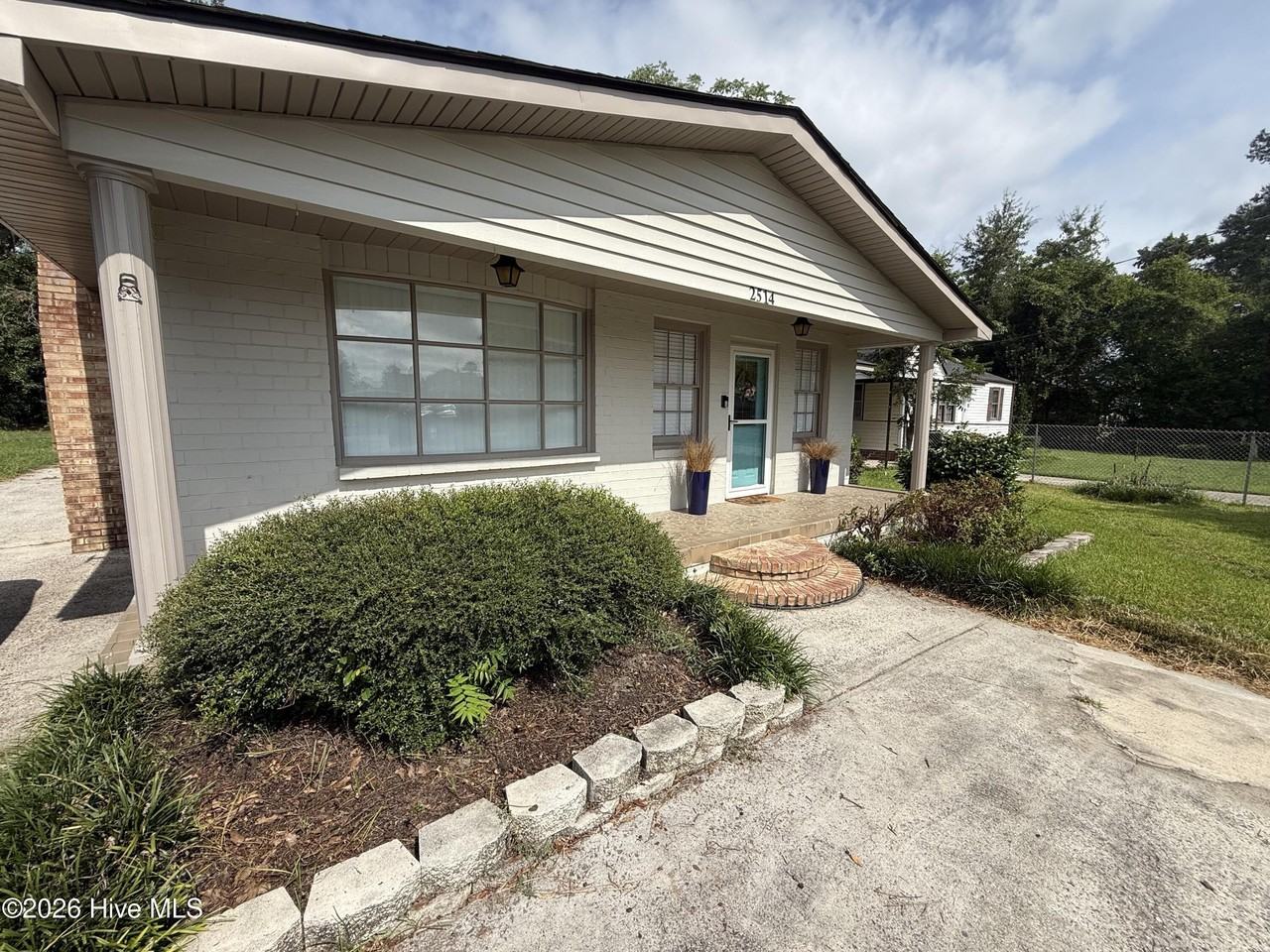2514 Elderberry Dr - Photo 2 of 22