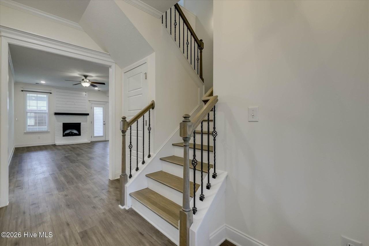 711 Courtland Ln - Photo 5 of 50