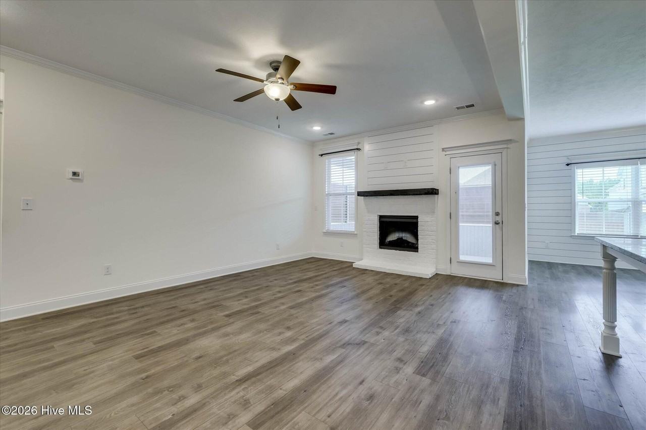 711 Courtland Ln - Photo 6 of 50