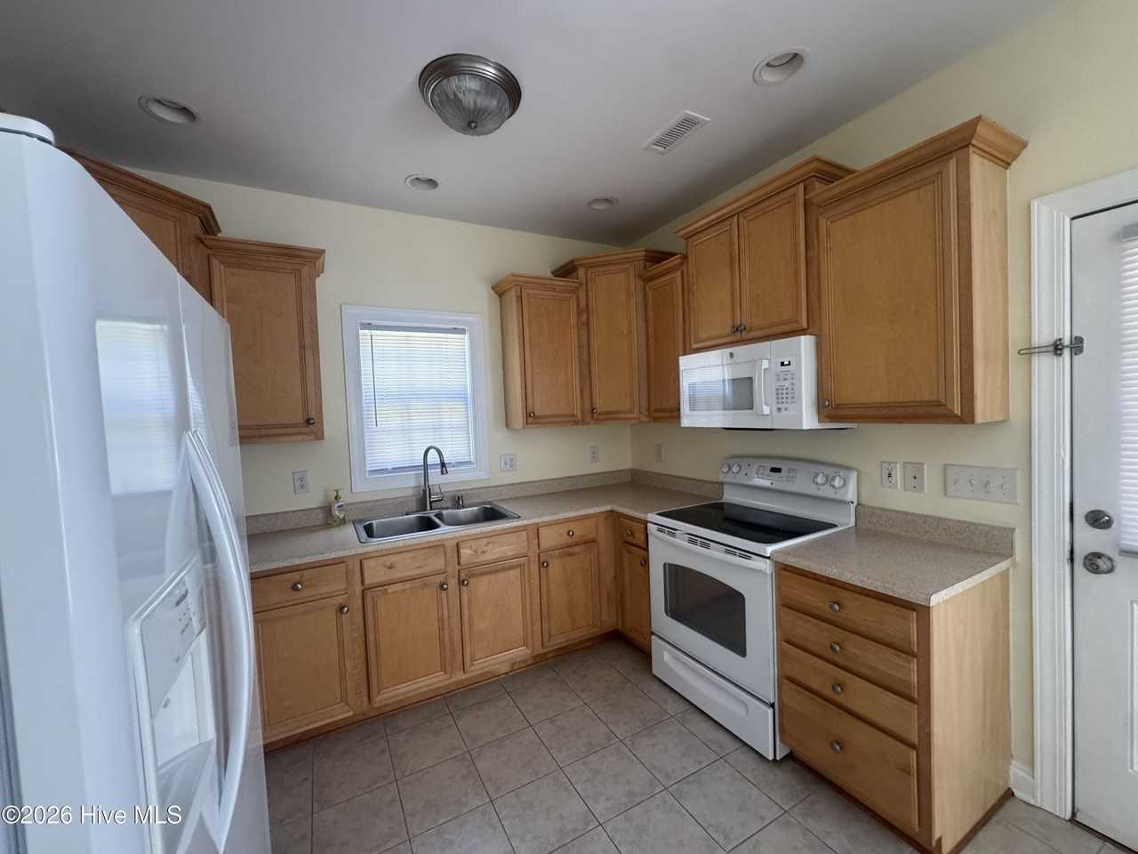 210 Chadwick Shores Dr - Photo 6 of 16