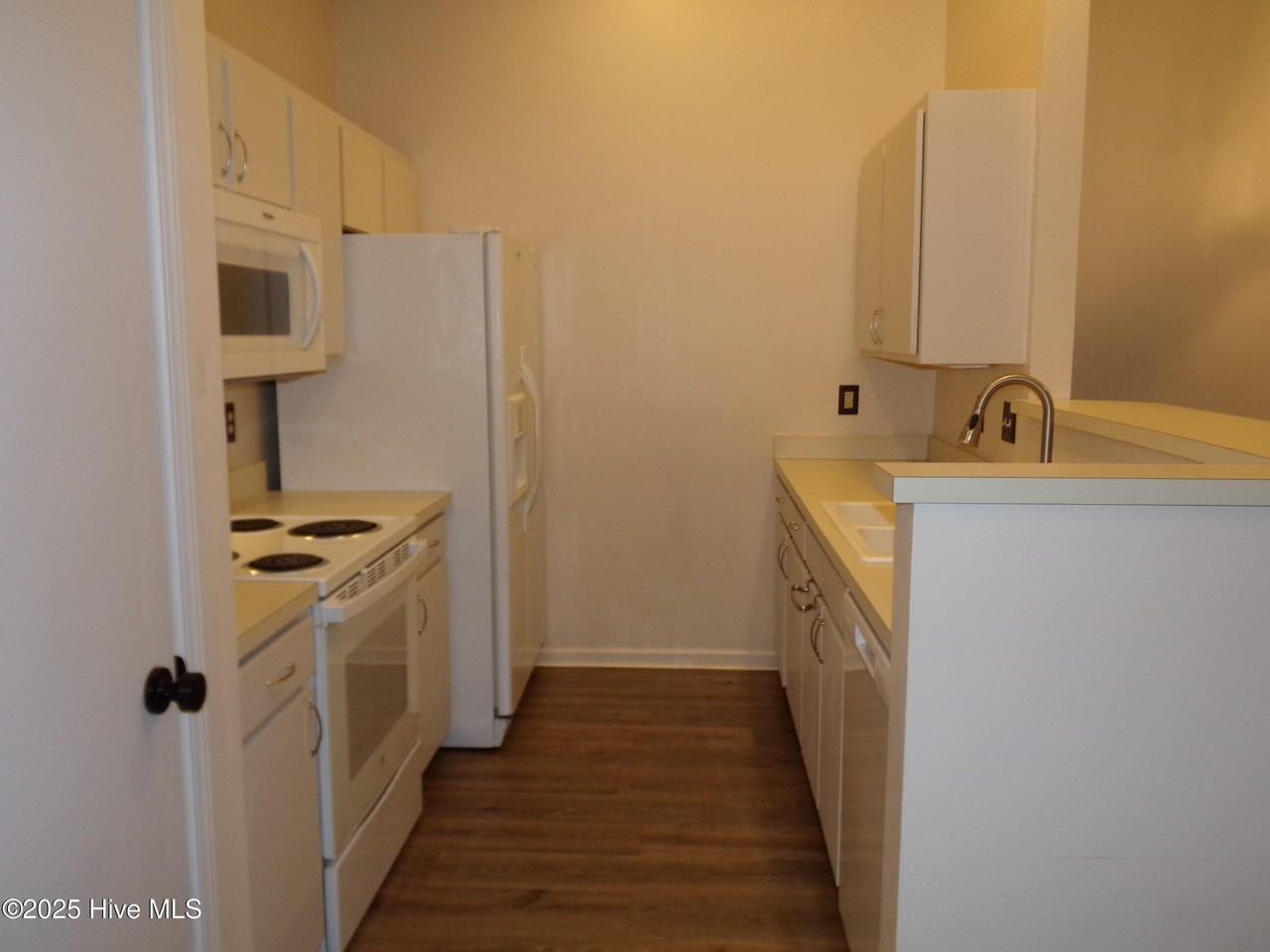 127 Village Ct - Photo 2 of 12