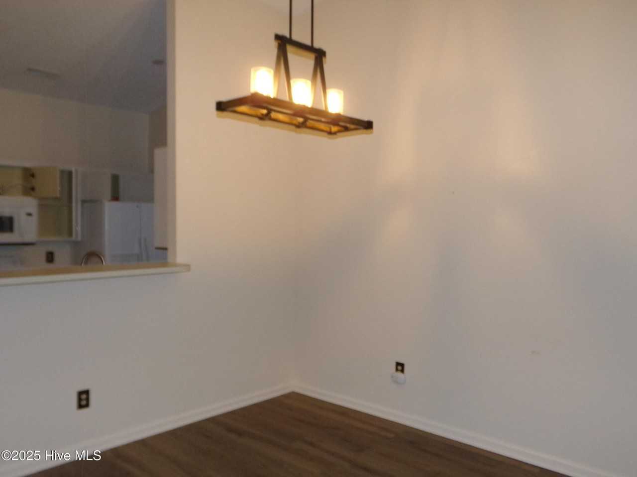 127 Village Ct - Photo 4 of 12