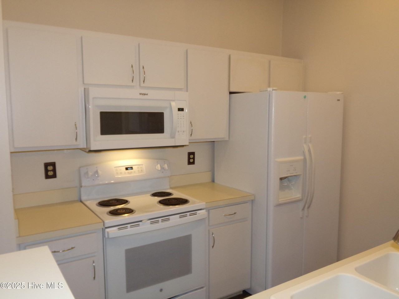 127 Village Ct - Photo 5 of 12