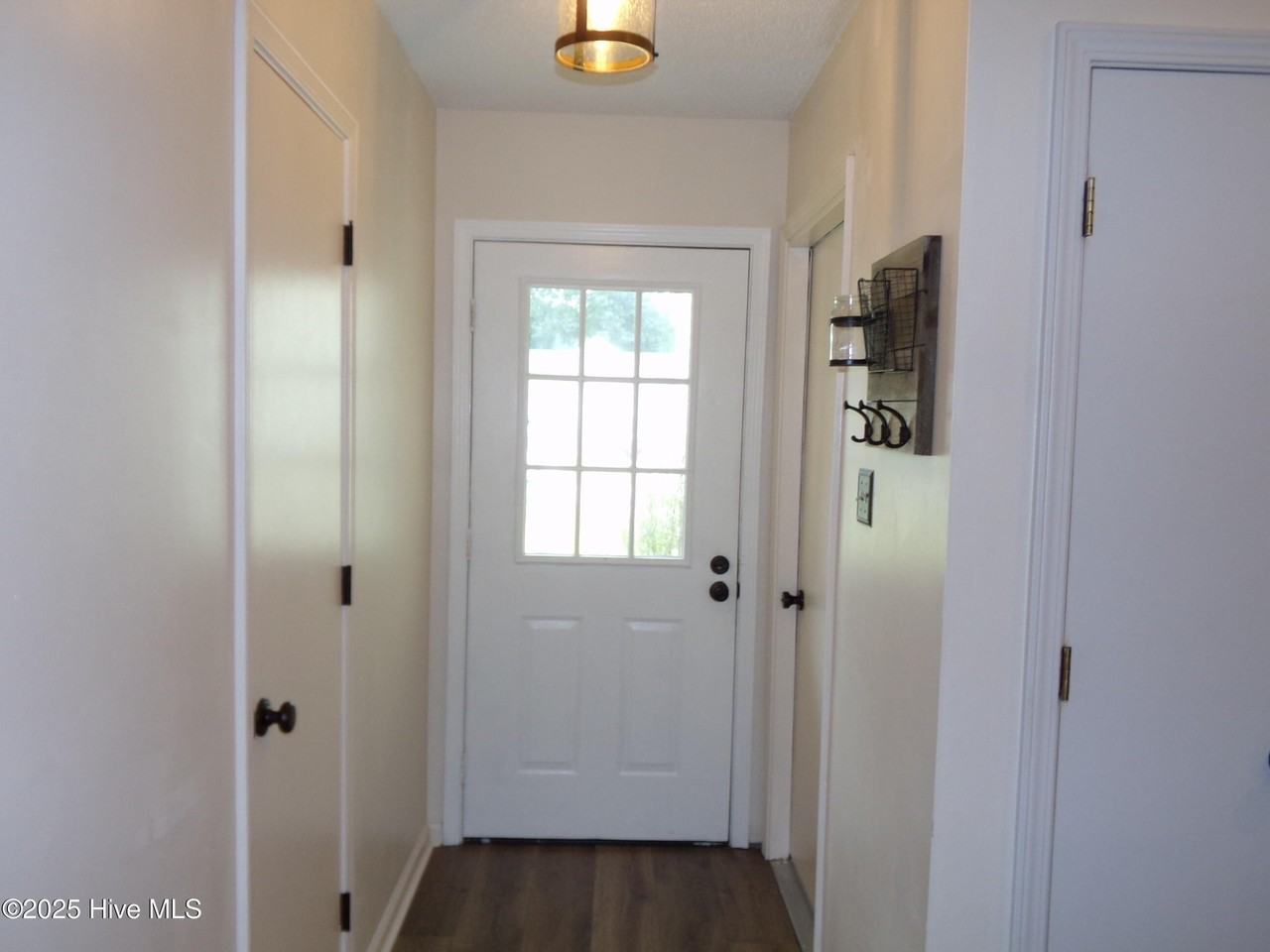 127 Village Ct - Photo 6 of 12