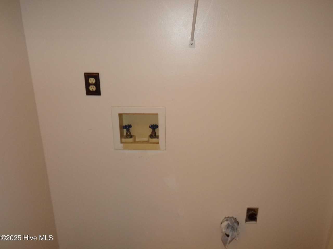 127 Village Ct - Photo 7 of 12